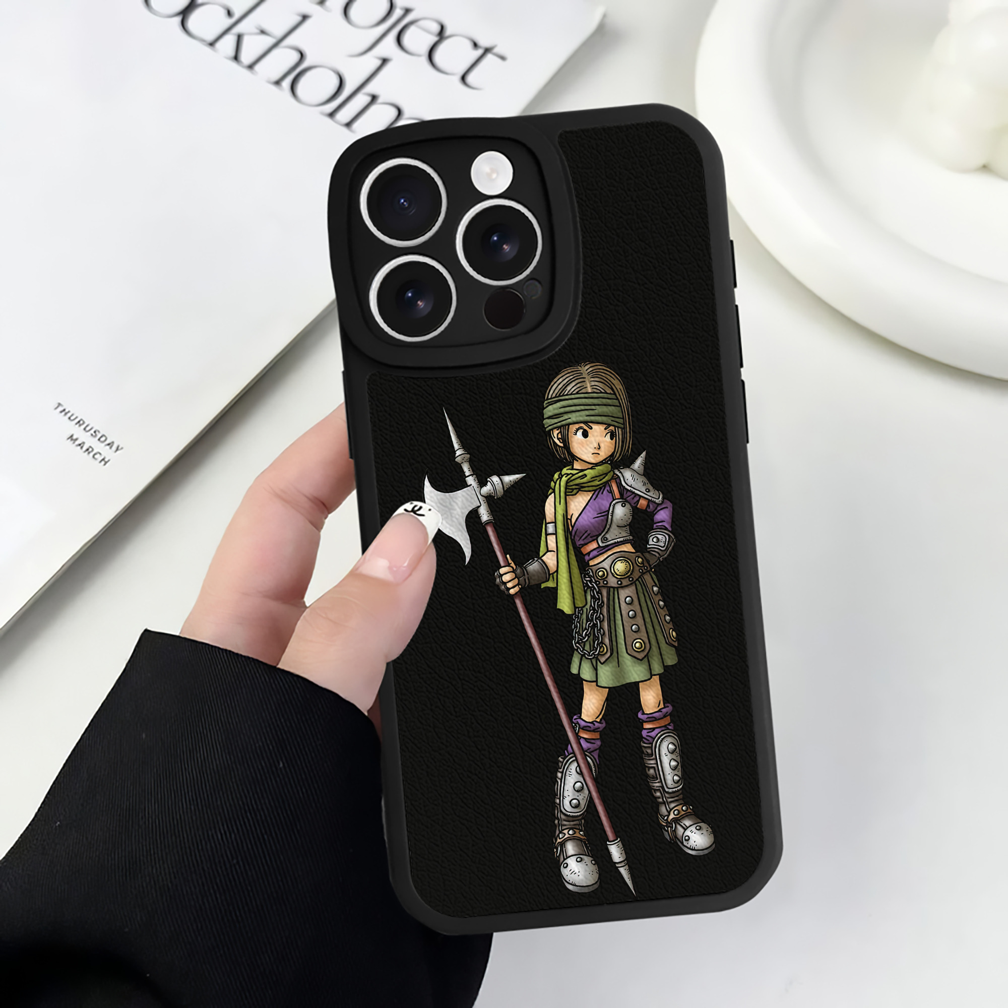 （画像用） ドラゴンクエスト Doragon Kuesuto Dragon Quest 【iPhone 16シリーズ対応】シリコンスマホケース（レザー調） 材質：シリコン